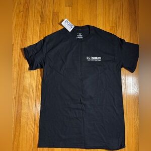 Men’s Medium U.S. Fishing Company Tee – Black “Still Waiting” Graphic NWT